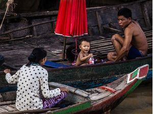 BARCO NO CAMBOJA
