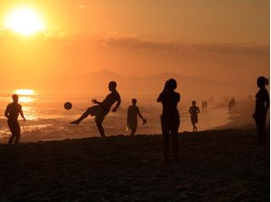 PRAIA... SOL... BOLA...