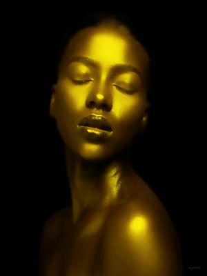 GOLD WOMAN