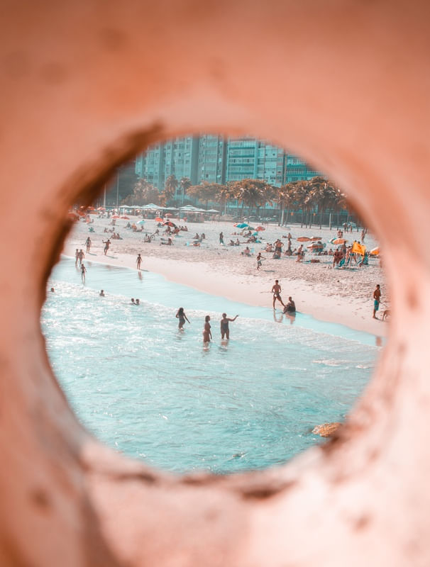 OLHARES SOBRE A PRAIA