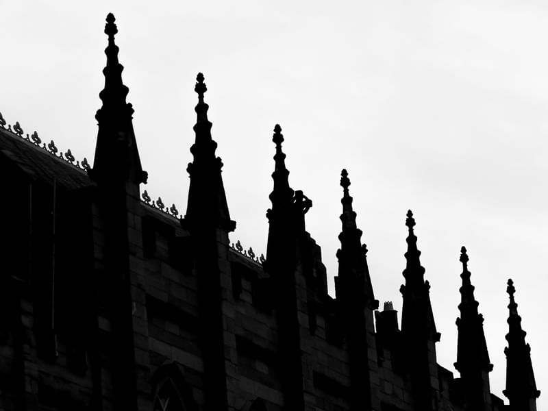 PARTE DA ARQUITETURA EXTERNA DA IGREJA GÓTICA DO DUBLIN CASTLE