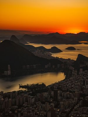 LÁ VEM O SOL