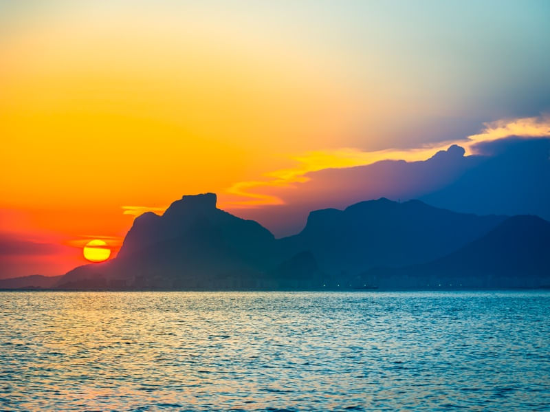 MONTANHAS MAJESTOSAS DO RIO DE JANEIRO