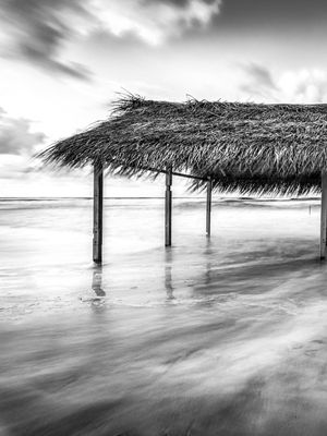 CASA NO MAR (P&B) - DÍPTICO ESQUERDA