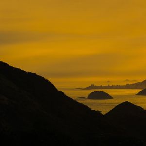 O POENTE NA ESPINHA DE SUAS MONTANHAS - TRÍPTICO QUADRADO 01