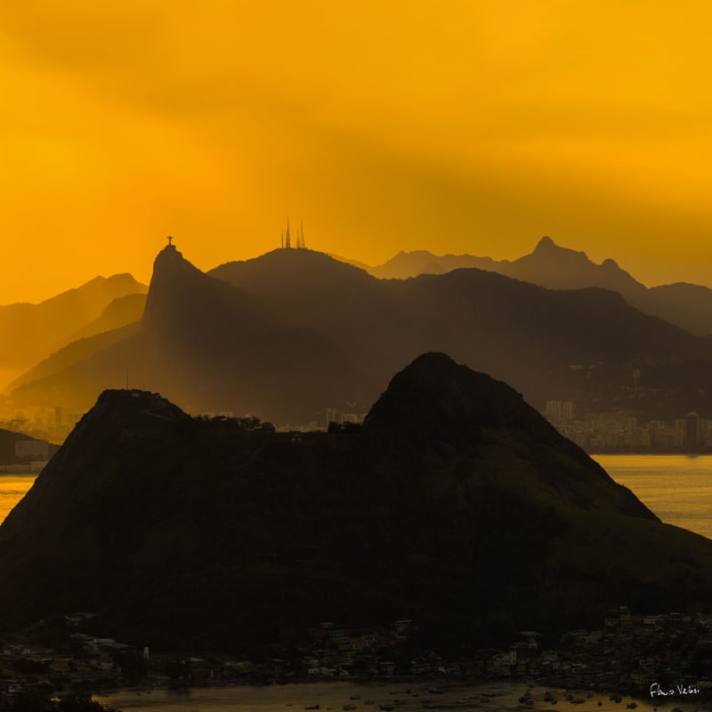 O POENTE NA ESPINHA DE SUAS MONTANHAS - TRÍPTICO QUADRADO 03