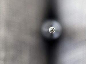 MACRO LAPISEIRA FUNDO CINZA ABSTRATO