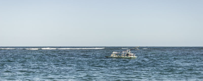 VELA FECHADA NO MAR EM PORTO DE GALINHAS