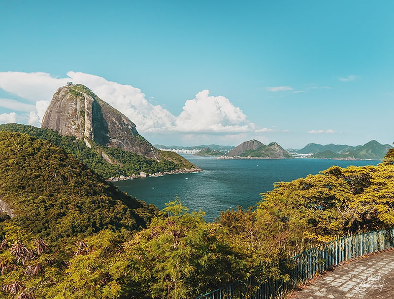 O PÃO NA ENTRADA DA BAÍA