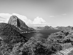 LINDO MESMO EM B&W