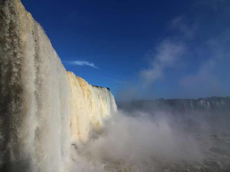 NAS QUEDAS D'ÁGUA DAS CATARATAS DO IGUAÇU