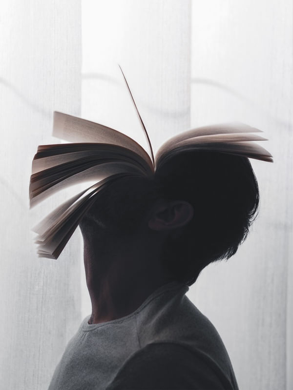 TURN THE PAGE - VIRE A PAGINA