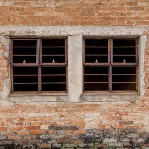DUAS JANELAS QUADRADAS ANTIGAS SEM VIDRO