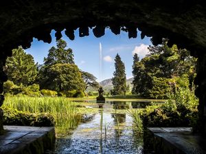 LAGO EM POWERSCOURT HOUSE AND GARDENS