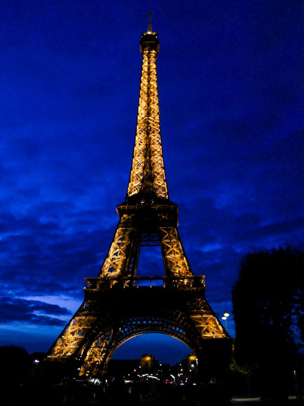 TORRE EIFFEL À NOITE