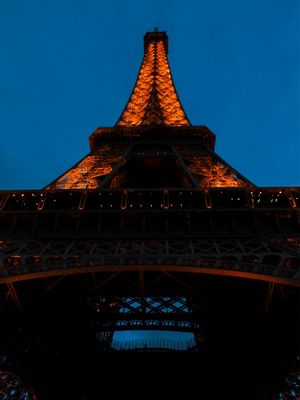 TORRE EIFFEL NUM FINAL DE TARDE