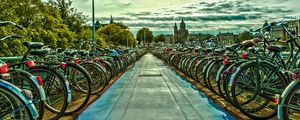 ESTACIONAMENTO DE BIKES EM AMSTERDAM