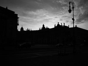 UNTER DEN LINDEN
