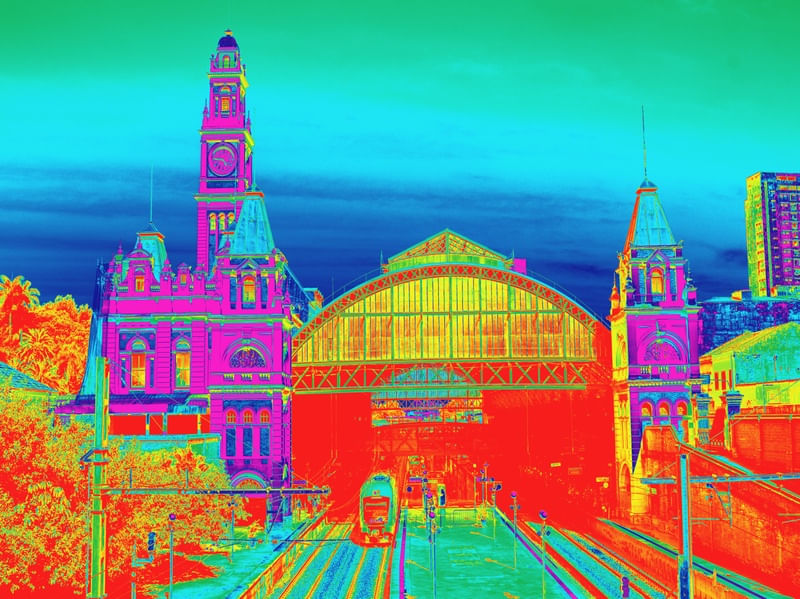 ESTAÇÃO DA LUZ COLORIDA