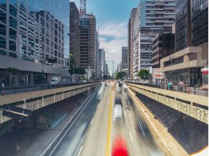 O TEMPO NÃO PARA EM SÃO PAULO