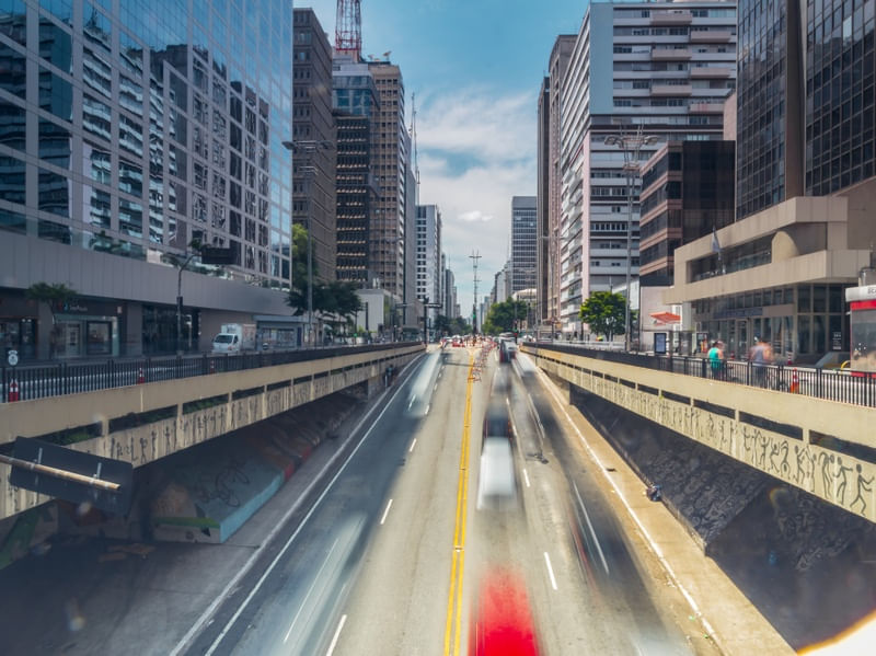 O TEMPO NÃO PARA EM SÃO PAULO