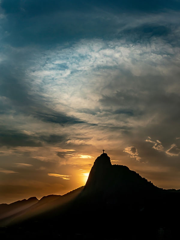 CÉU DE ALGODÃO SOBRE O CRISTO