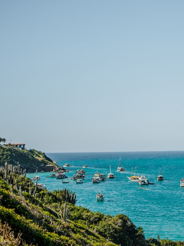 BARCOS EM ARRAIAL