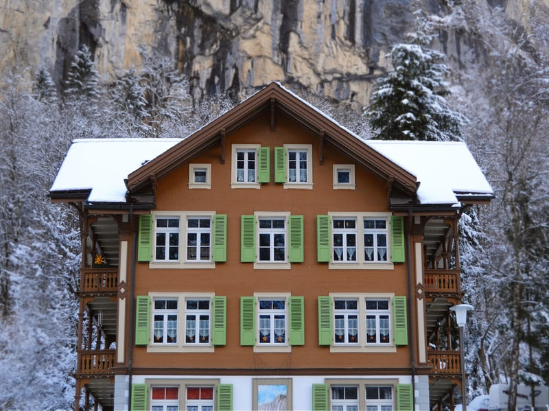 WES ANDERSON WINTER CHALET