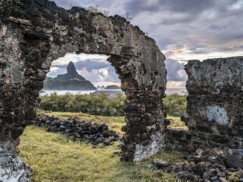 RUÍNAS DE NORONHA - VISTA MAR DO PORTO