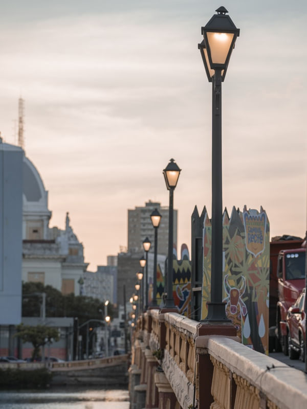 PONTE E LUMINÁRIAS NO RECIFE ANTIGO