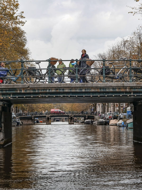 SEQUÊNCIA DE PONTES EM AMSTERDAM