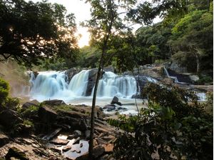 CACHOEIRA TÃO EXUBERANTE QUE JUSTIFICA O NOME, LINDA!