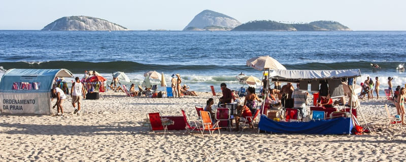 PRAIA CARIOCA EM UMA TARDE DE VERÃO