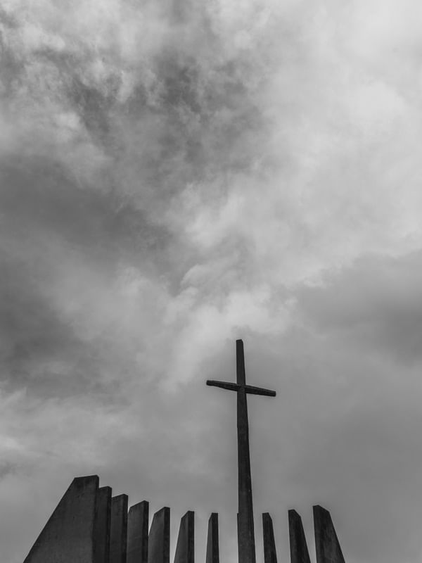 CRUZ CONTRA O CÉU