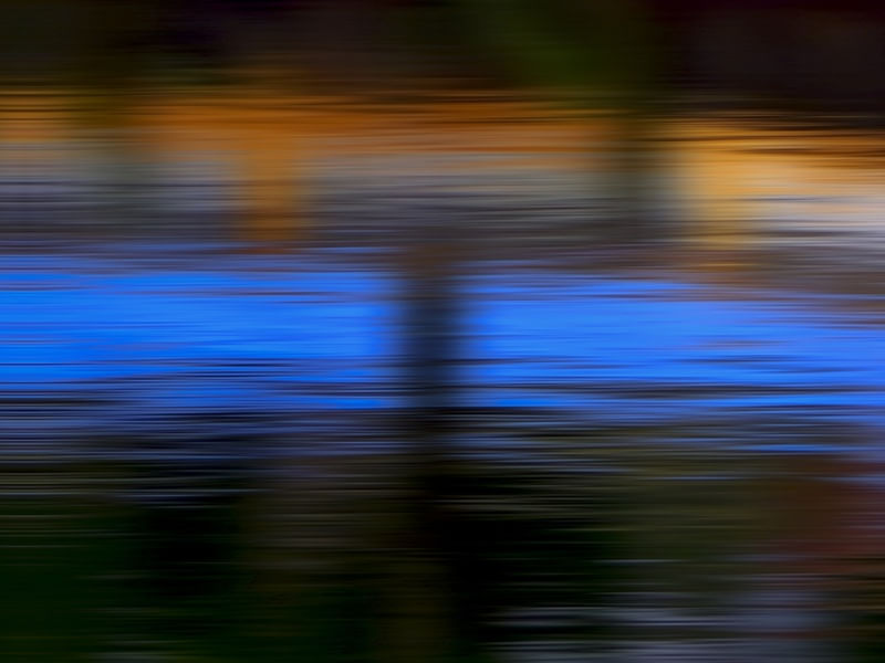 REFLEXOS AZUIS NA ÁGUA