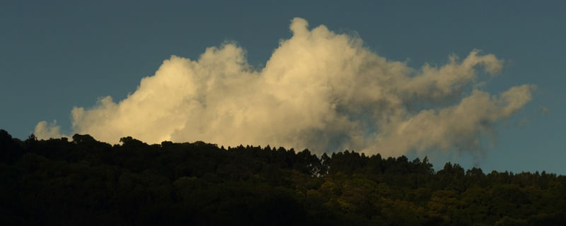 SOL DE FIM DE TARDE COM NUVENS