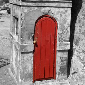 RED DOOR