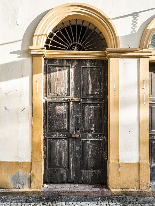 PORTA DE UM CASARÃO ANTIGO DO BAIRRO DO RECIFE