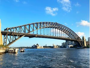 HARBOUR BRIDGE AND SYDNEY OPERA HOUSE VIEW