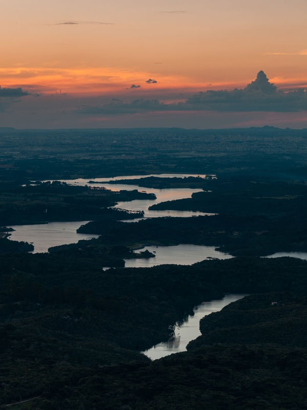 PÔR DO SOL SOBRE A REPRESA