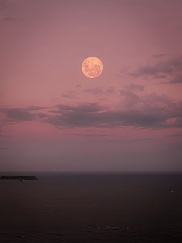 SUPER LUA - PINK MOON