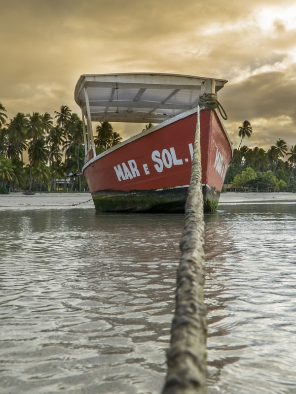 BARCO MAR E SOL NA PRAIA DOS CARNEIROS