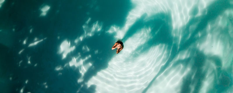 NA PISCINA