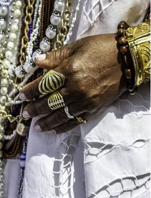 MÃOS DOURADAS