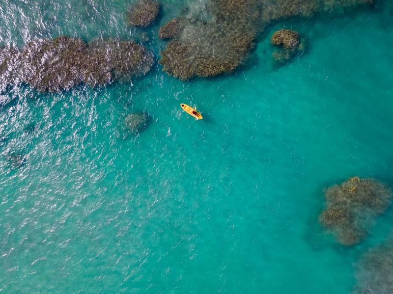CAIAQUE NO MAR