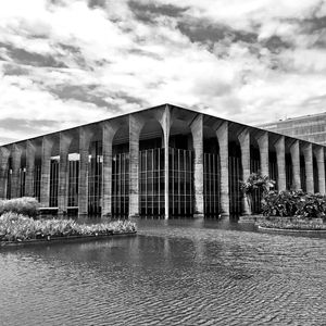 SIMETRIA NO ITAMARATY - BRASÍLIA