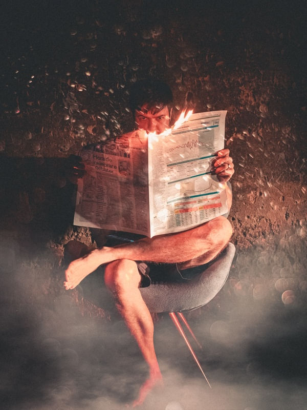 AUTORRETRATO - ALONE IN THE DARK #8