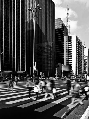ARQUITETURA AVENIDA PAULISTA EM PRETO E BRANCO