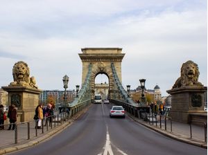 LEÕES DE BUDAPESTE