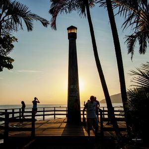 SILHUETA DE FAROL EM UBATUBA QUADRADA